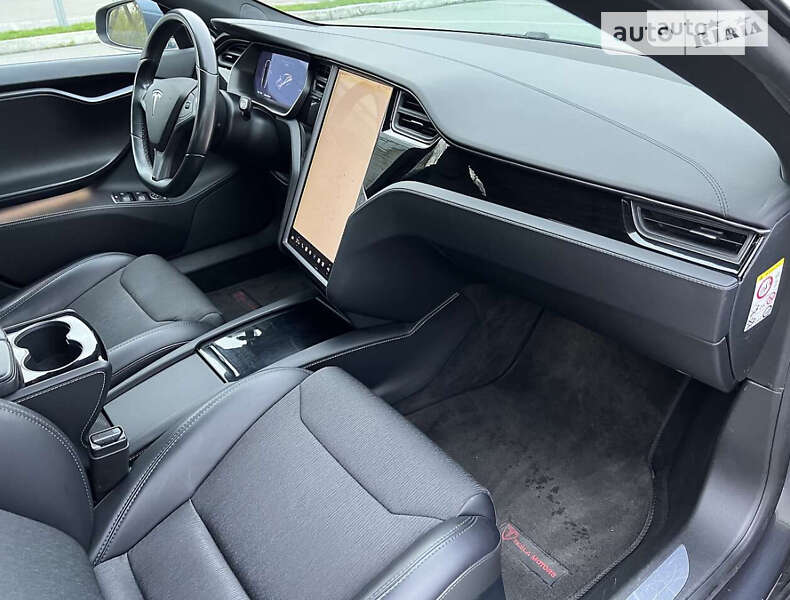 Лифтбек Tesla Model S 2018 в Сумах