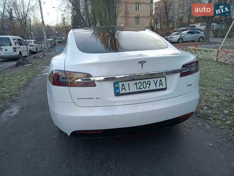 Лифтбек Tesla Model S 2018 в Киеве