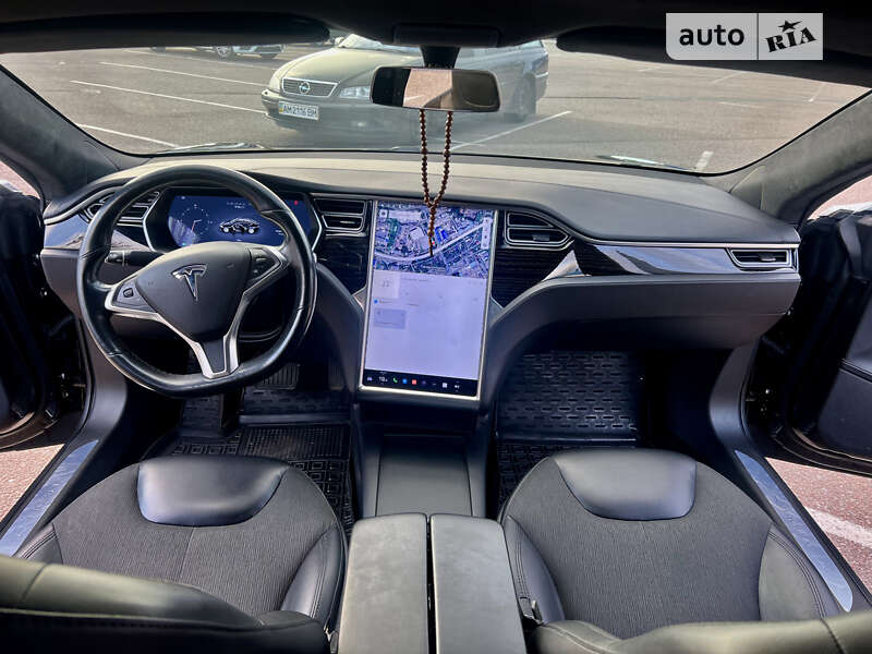 Лифтбек Tesla Model S 2016 в Житомире