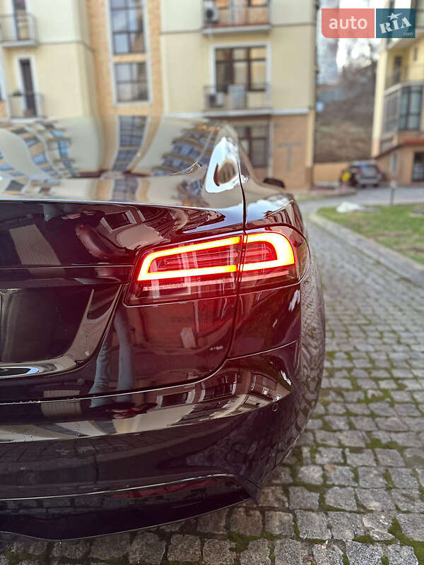 Лифтбек Tesla Model S 2022 в Киеве