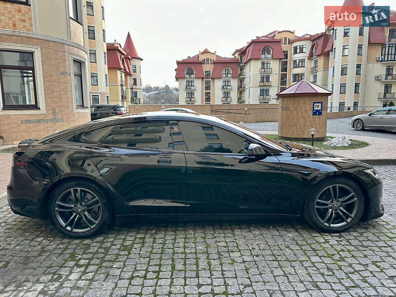 Лифтбек Tesla Model S 2022 в Киеве