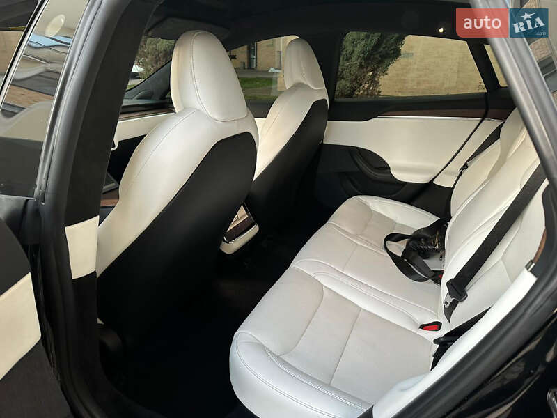 Лифтбек Tesla Model S 2022 в Киеве