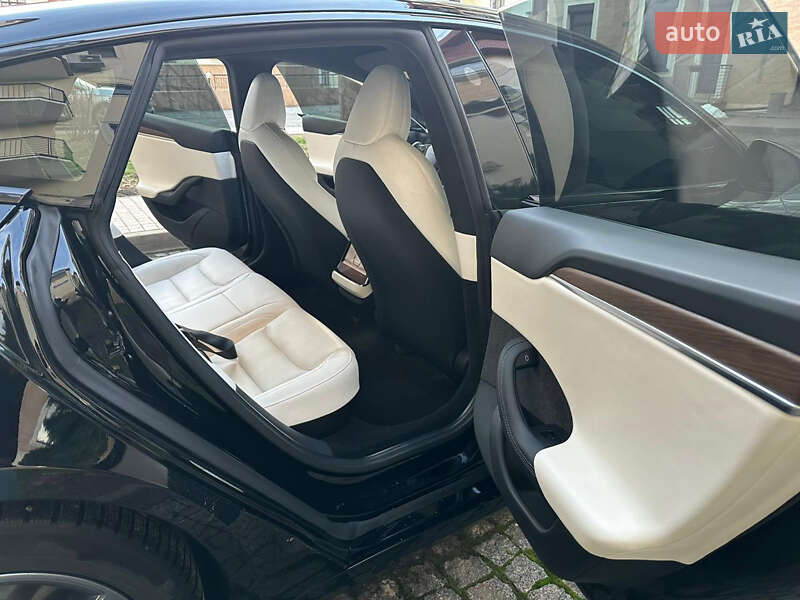 Лифтбек Tesla Model S 2022 в Киеве