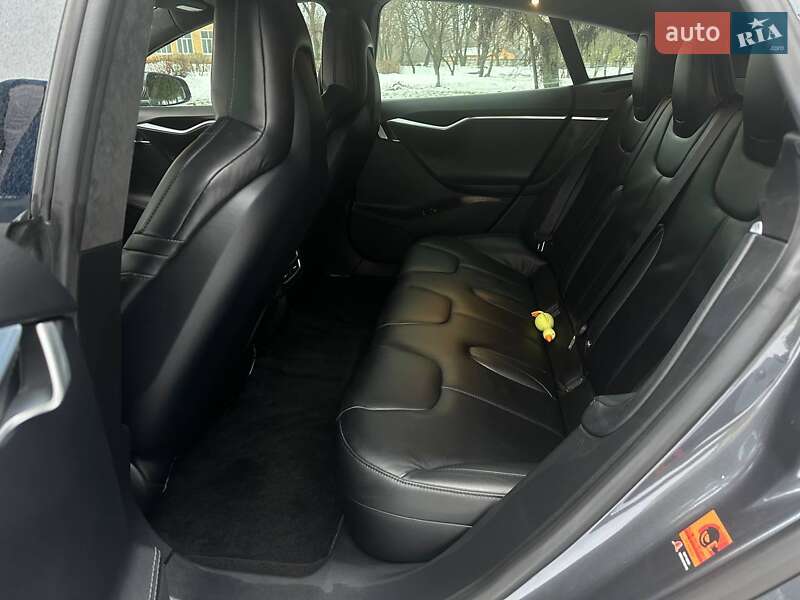 Лифтбек Tesla Model S 2015 в Киеве