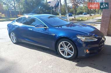 Лифтбек Tesla Model S 2015 в 