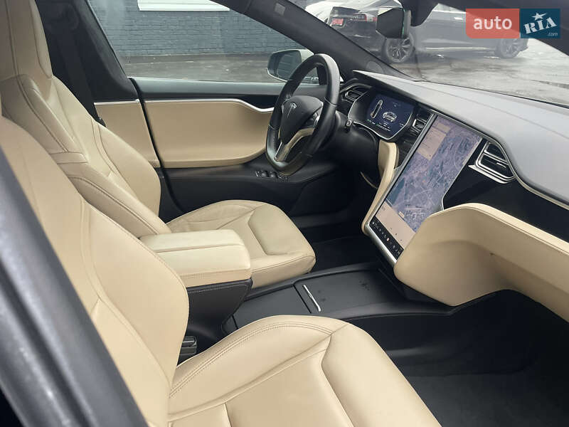 Лифтбек Tesla Model S 2016 в Киеве