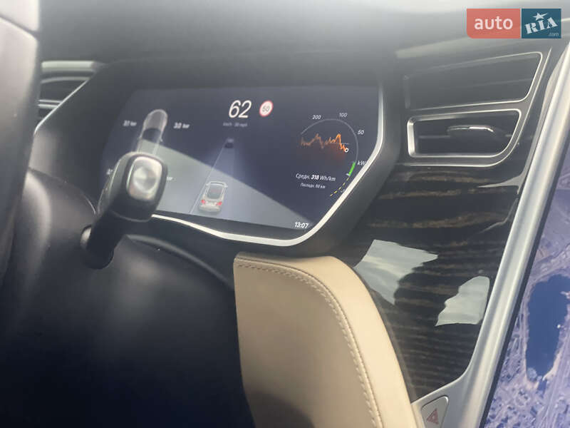 Лифтбек Tesla Model S 2016 в Киеве