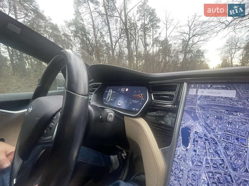 Лифтбек Tesla Model S 2016 в Киеве