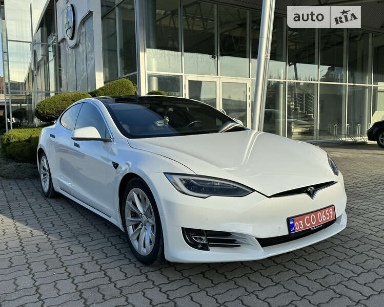 Ліфтбек Tesla Model S 2017 в Луцьку