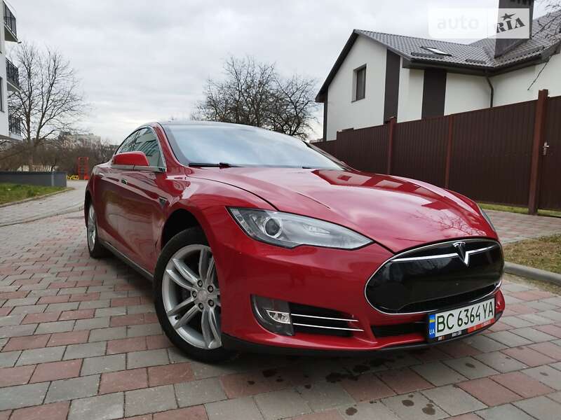 Лифтбек Tesla Model S 2013 в Львове