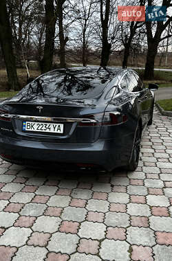 Лифтбек Tesla Model S 2017 в 