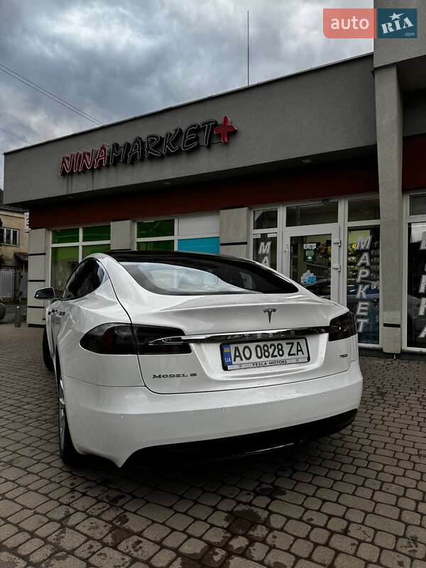 Ліфтбек Tesla Model S 2017 в Хусті