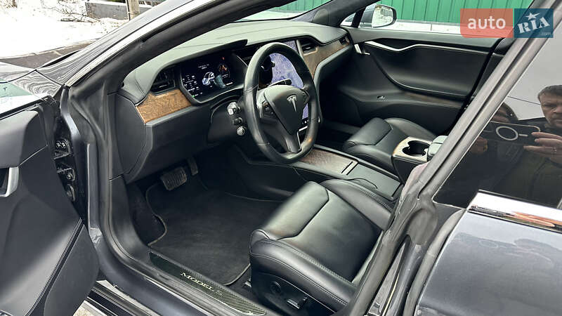 Лифтбек Tesla Model S 2018 в Буче