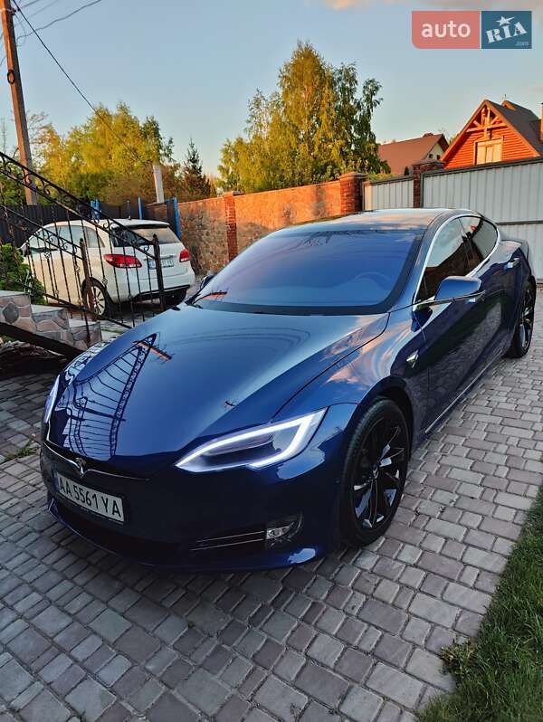 Ліфтбек Tesla Model S 2017 в Києві