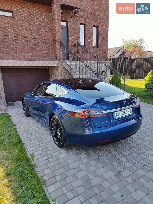 Лифтбек Tesla Model S 2017 в Киеве