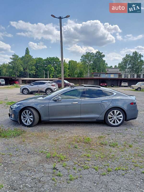 Лифтбек Tesla Model S 2014 в Сумах