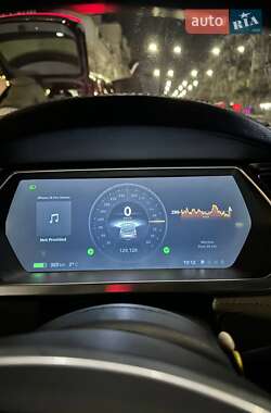 Лифтбек Tesla Model S 2014 в 