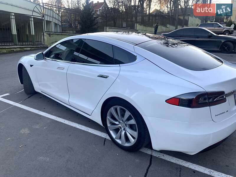 Лифтбек Tesla Model S 2018 в Черновцах