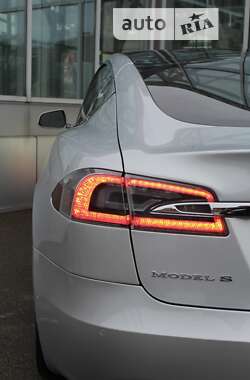 Лифтбек Tesla Model S 2017 в Киеве