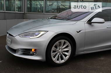 Лифтбек Tesla Model S 2017 в Киеве