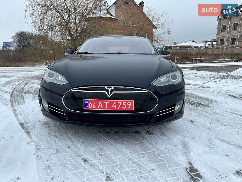 Ліфтбек Tesla Model S 2013 в Чернівцях