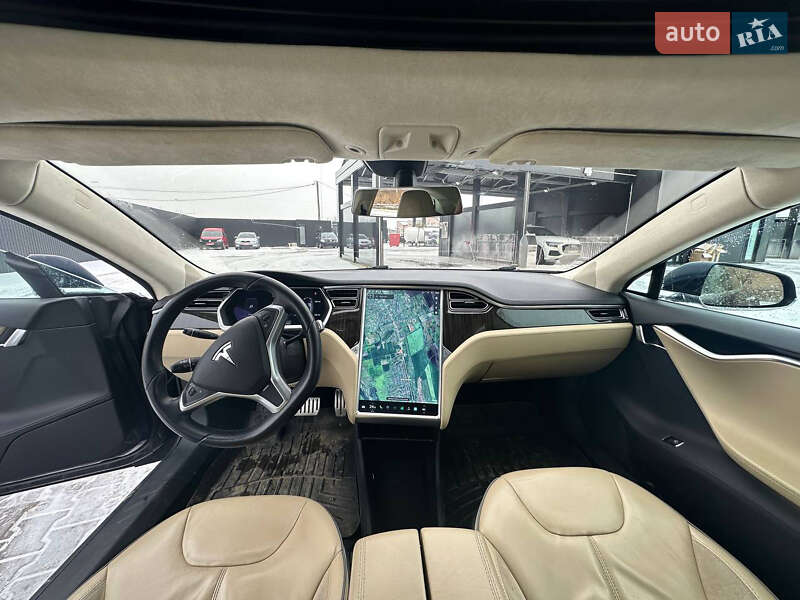 Ліфтбек Tesla Model S 2013 в Чернівцях