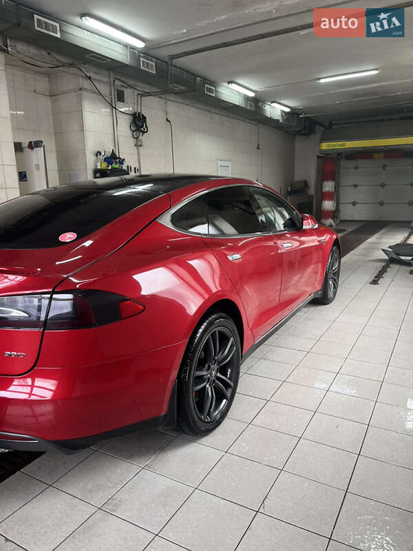Лифтбек Tesla Model S 2015 в Виннице