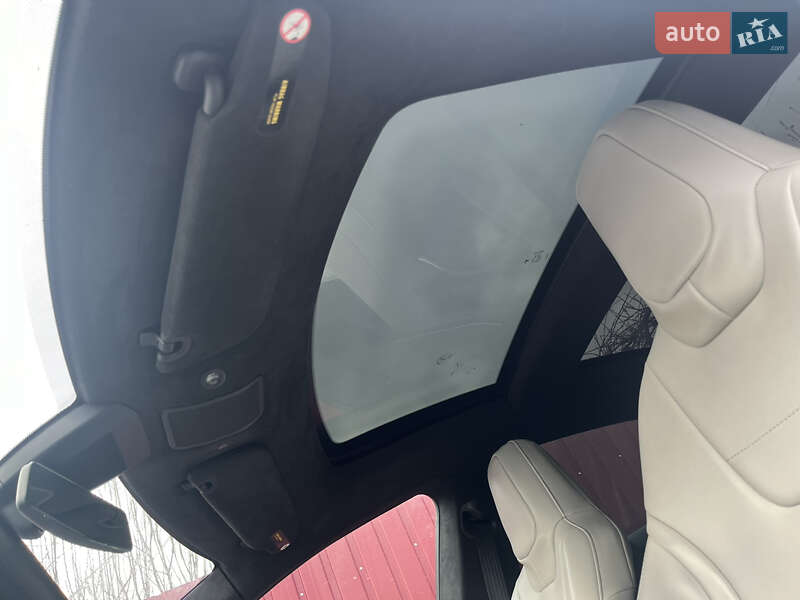 Лифтбек Tesla Model S 2015 в Виннице
