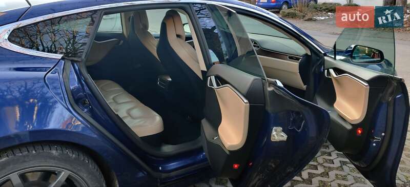 Лифтбек Tesla Model S 2017 в Вижнице