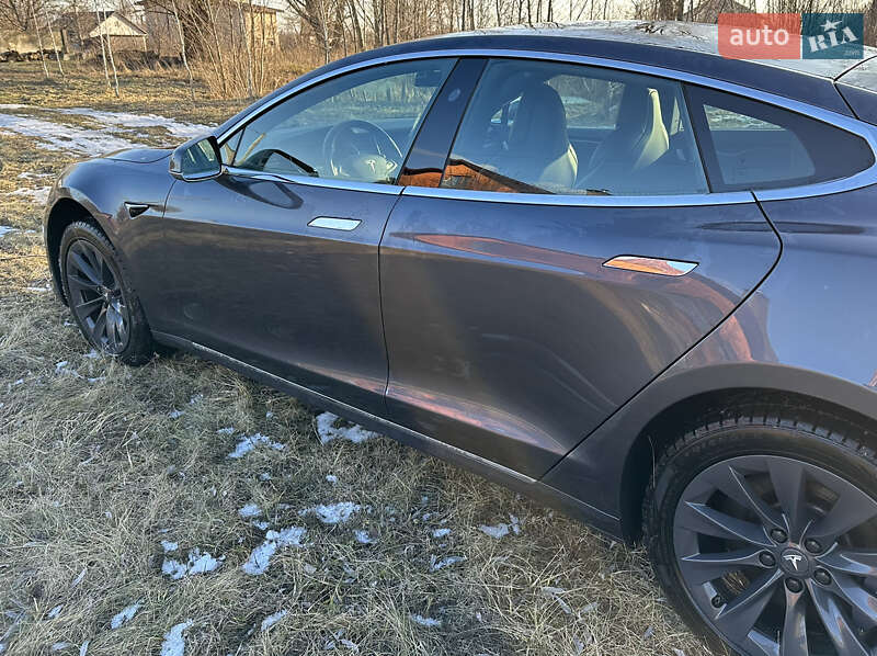 Лифтбек Tesla Model S 2018 в Борисполе
