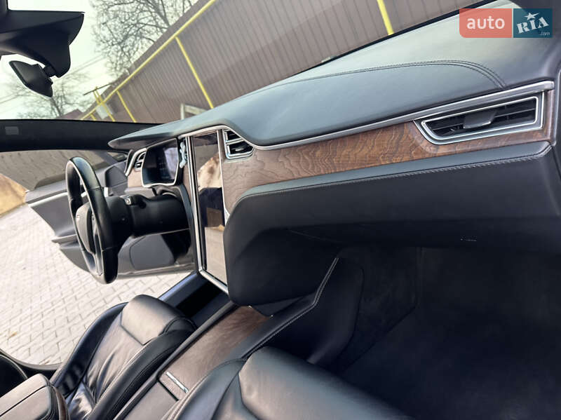 Ліфтбек Tesla Model S 2017 в Одесі