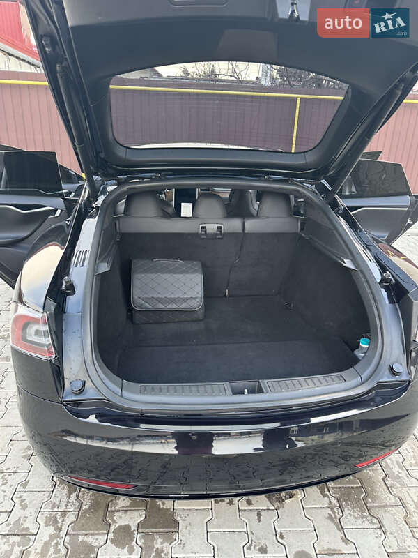 Ліфтбек Tesla Model S 2017 в Одесі