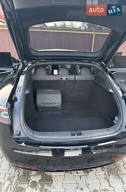 Лифтбек Tesla Model S 2017 в 
