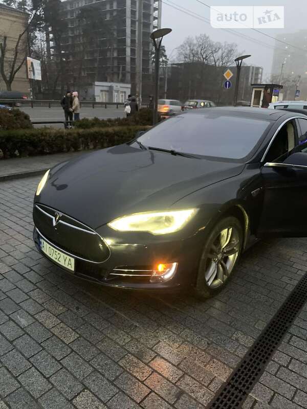 Лифтбек Tesla Model S 2014 в Ракитном