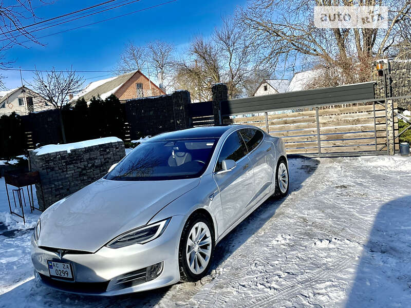 Лифтбек Tesla Model S 2018 в Луцке