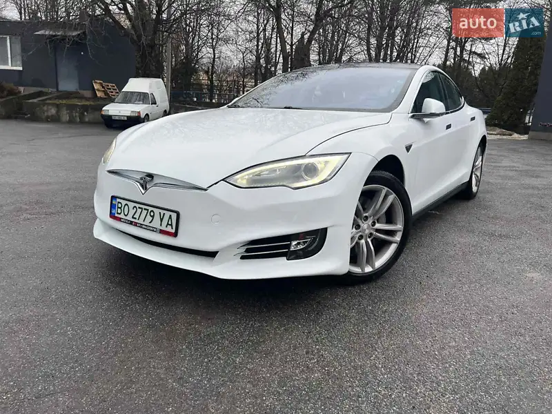 Tesla Model S 2014