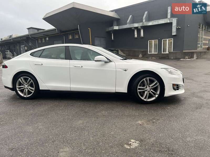 Лифтбек Tesla Model S 2014 в Тернополе