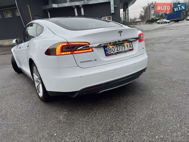 Лифтбек Tesla Model S 2014 в Тернополе
