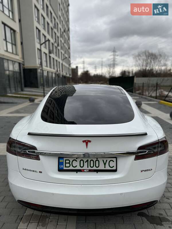 Tesla Model S 2014