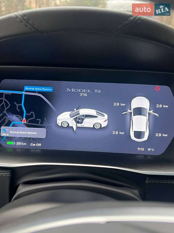 Лифтбек Tesla Model S 2016 в Львове