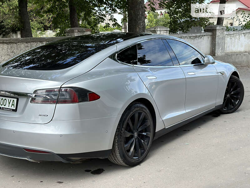 Лифтбек Tesla Model S 2015 в Каменец-Подольском