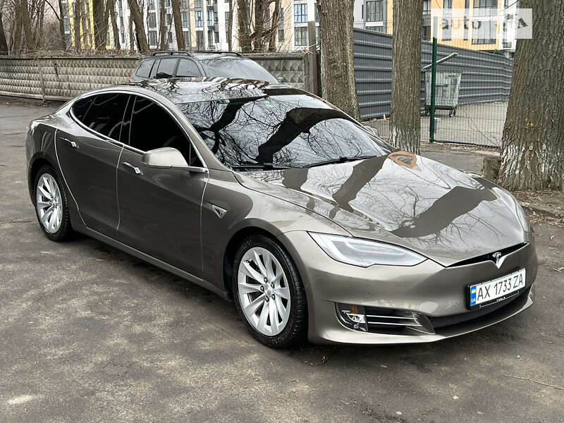 Лифтбек Tesla Model S 2016 в Днепре