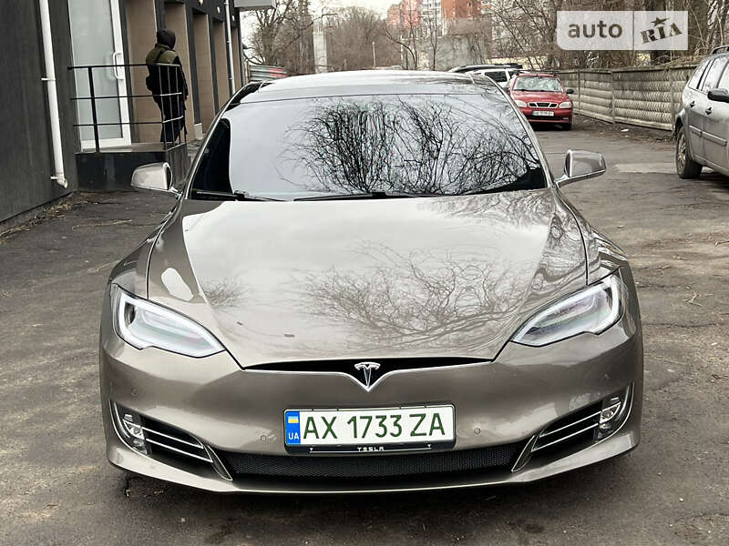 Лифтбек Tesla Model S 2016 в Днепре