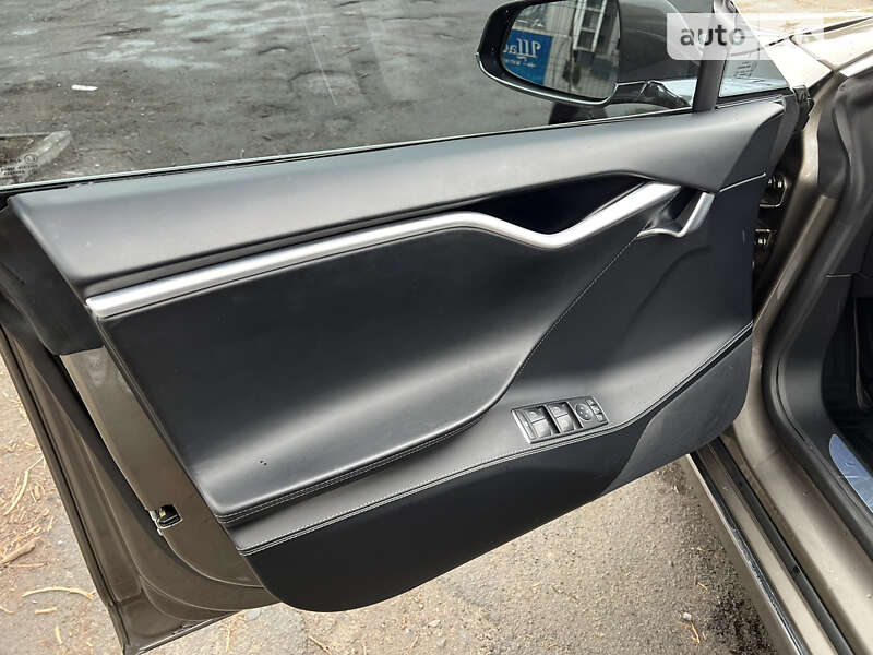 Лифтбек Tesla Model S 2016 в Днепре фото 12 Лифтбек Tesla Model S 2016 в Днепре