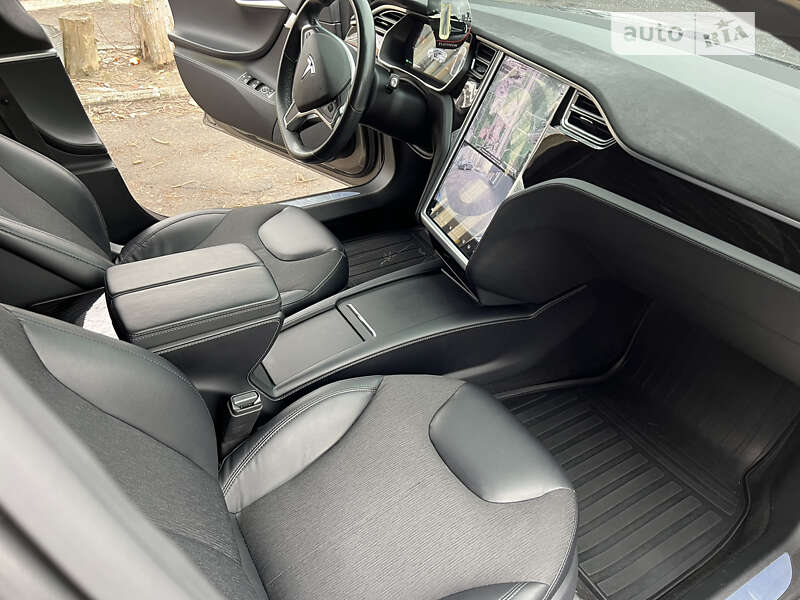Лифтбек Tesla Model S 2016 в Днепре фото 16 Лифтбек Tesla Model S 2016 в Днепре