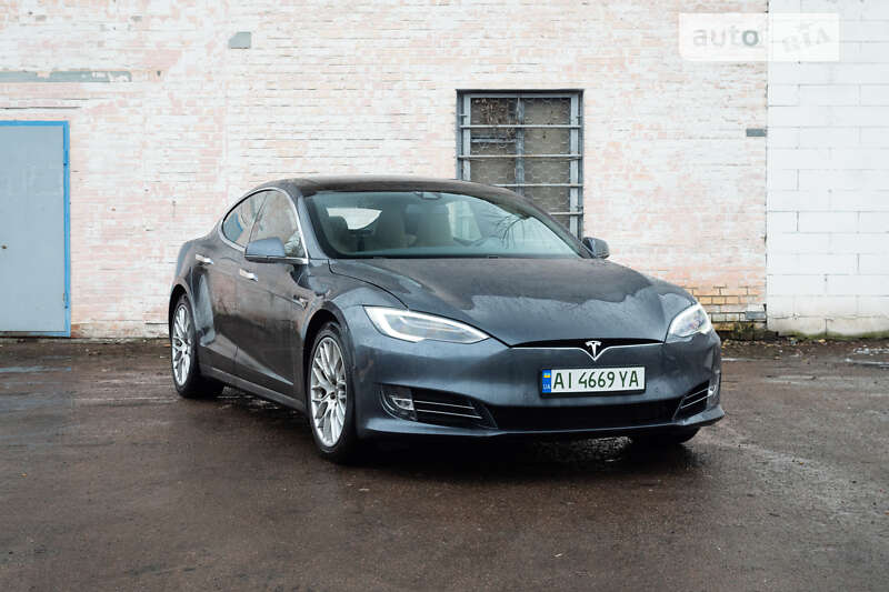 Лифтбек Tesla Model S 2016 в Киеве