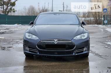 Лифтбек Tesla Model S 2016 в Киеве