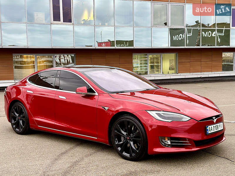 Лифтбек Tesla Model S 2018 в Киеве