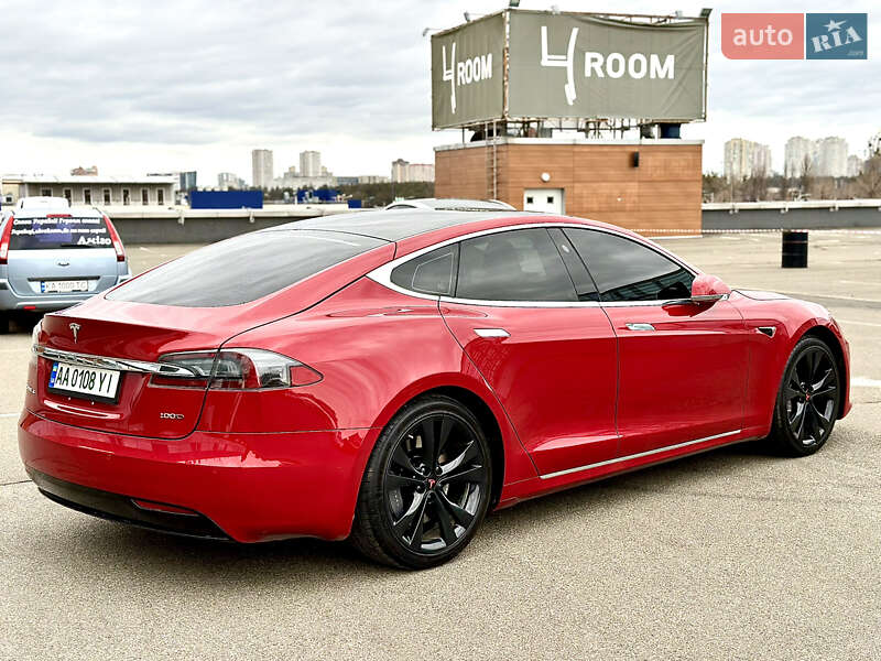 Лифтбек Tesla Model S 2018 в Киеве