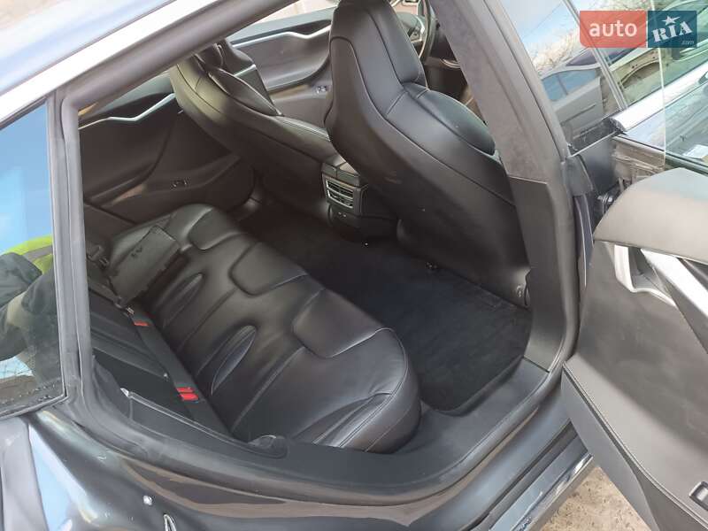 Лифтбек Tesla Model S 2017 в Хмельницком